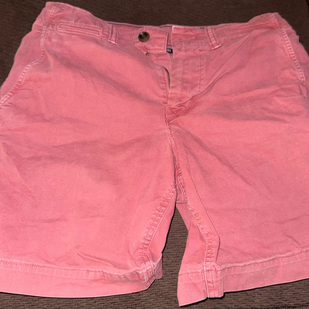 Men’s American Eagle shorts.